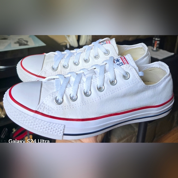 Converse Chuck Taylor All Star White Unisex Low Top Shoes, Sz 6 Men's/8 Women's - Picture 1 of 8